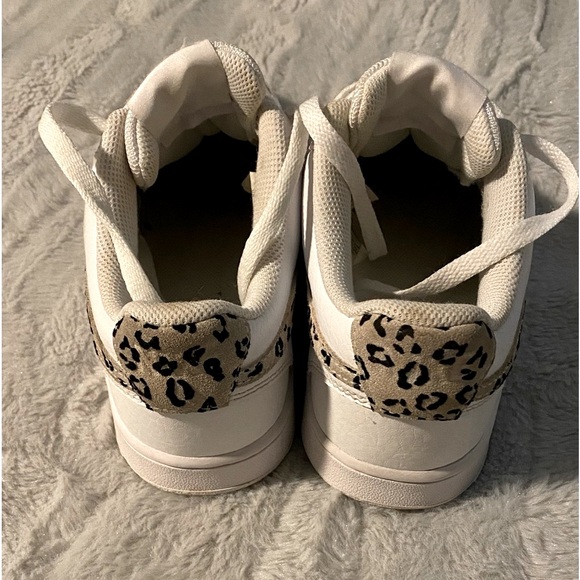 White  Nike Air - Picture 4 of 5